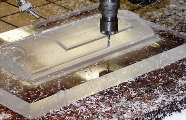 Peças recortadas em acrílico produzidas em CNC Router pela Grava CNC